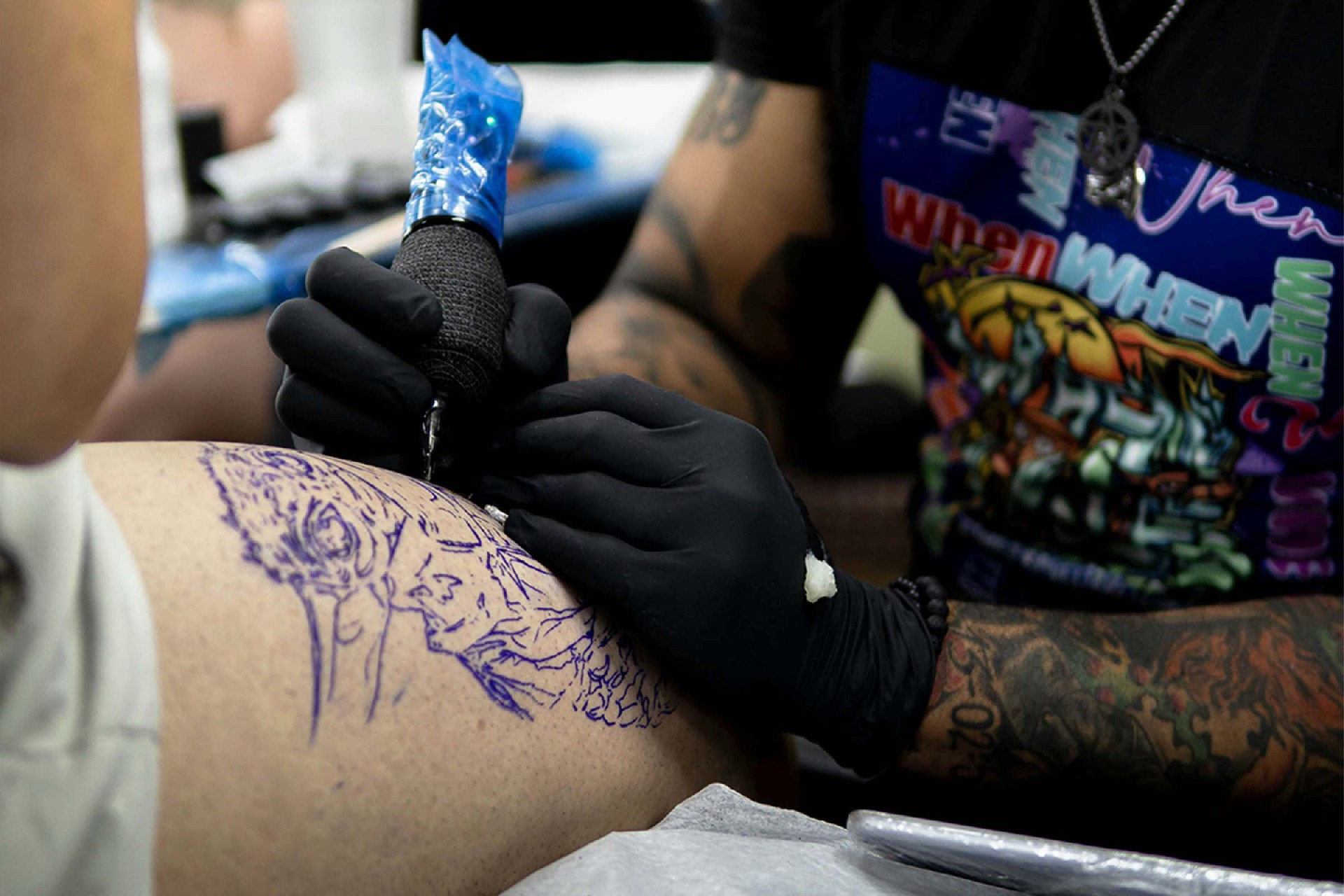 タトゥー彫り師/レザーケア師